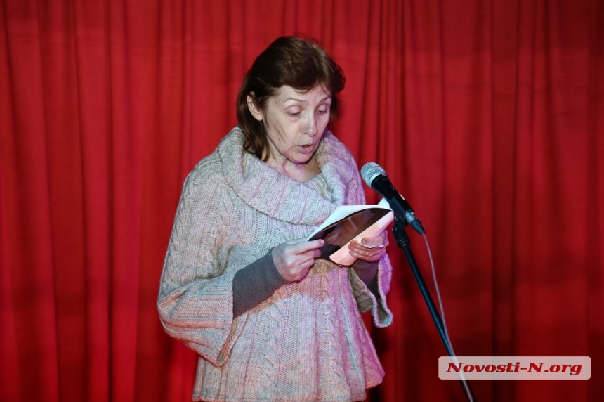 О войне и жизни: николаевский режиссер презентовал книгу поэтических размышлений (фото, видео)