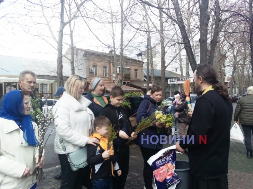 У Миколаєві православні святкують Вербну неділю (фото)
