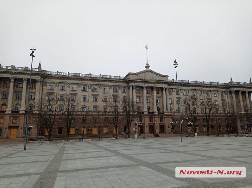В Николаеве начисто обокрали здание мэрии: вынесли технику, мебель и даже картины