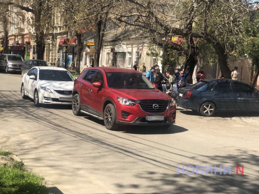 В центре Николаева столкнулись две «Мазды»