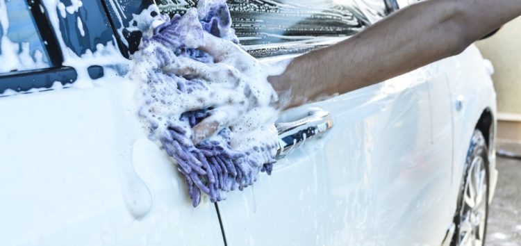 Автовладельцам рассказали, какими средствами не следует мыть автомобиль