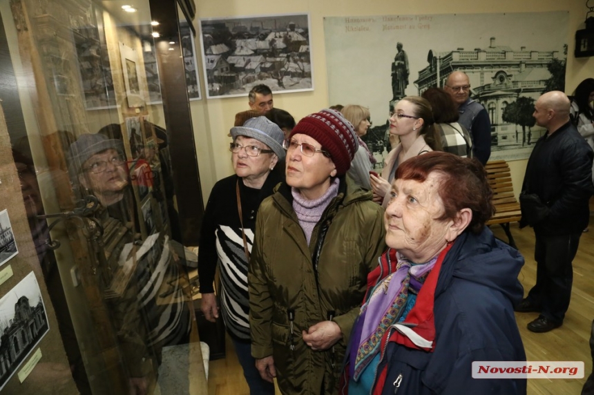  «Прогулянки старим містом»: в Николаевском краеведческом музее открылась новая выставка (фоторепортаж)