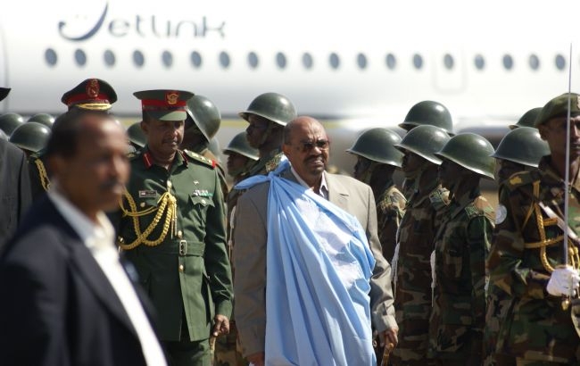 В Судане из тюрьмы сбежал свергнутый президент аль-Башир, - СМИ