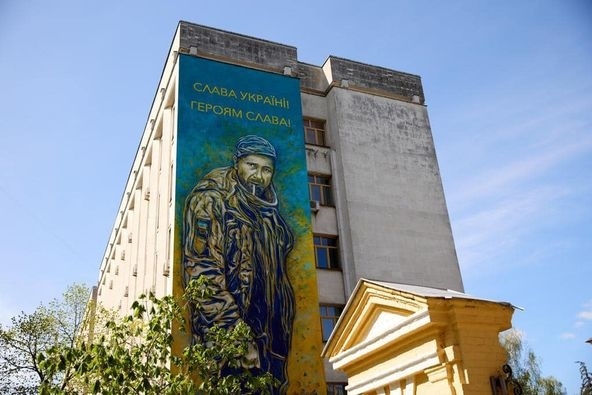 У Києві з'явився мурал на честь бійця, страченого за слова «Слава Україні»