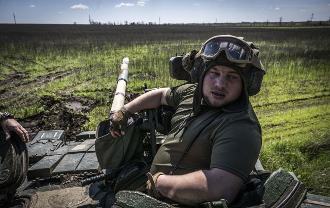 Українські військові відбили понад 30 ворожих атак та знищили склад ПММ, - Генштаб