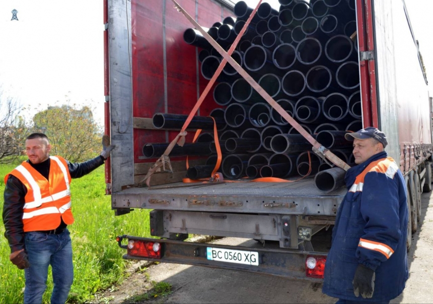 Щоб була вода: до Миколаєва привезли три кілометри труб із Данії (фото)