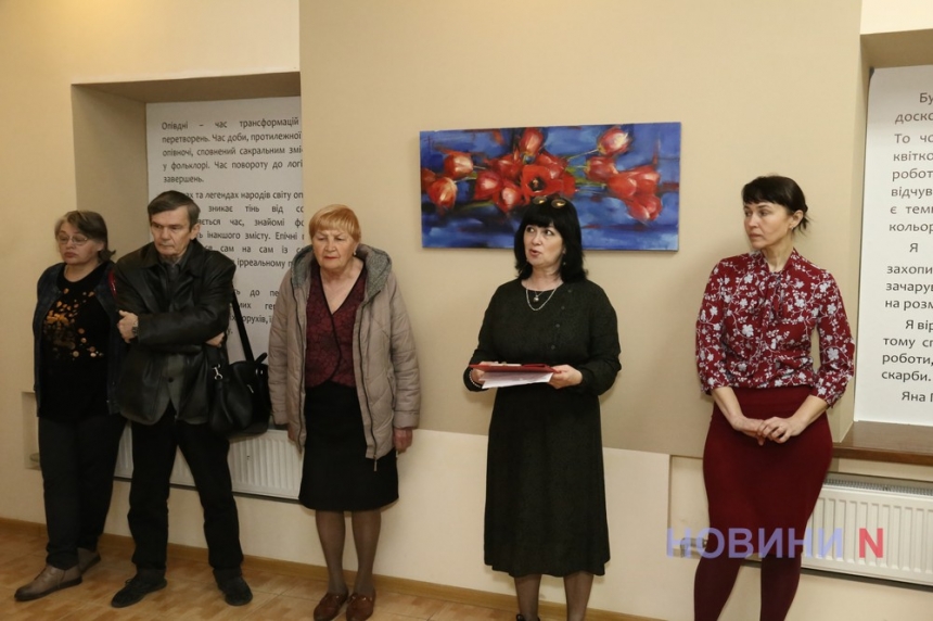 Совершенство мира в цветах на полотне: в Николаевском музее открылась выставка Яны Голубятниковой (фото, видео)