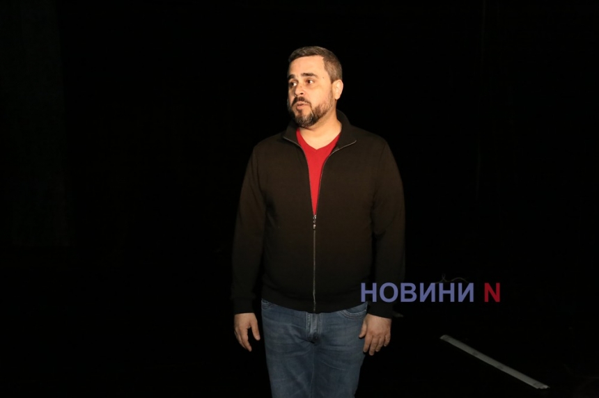 «Стусанина» человеческих сердец: в николаевском театре прошел спектакль по стихам Василя Стуса (фоторепортаж)