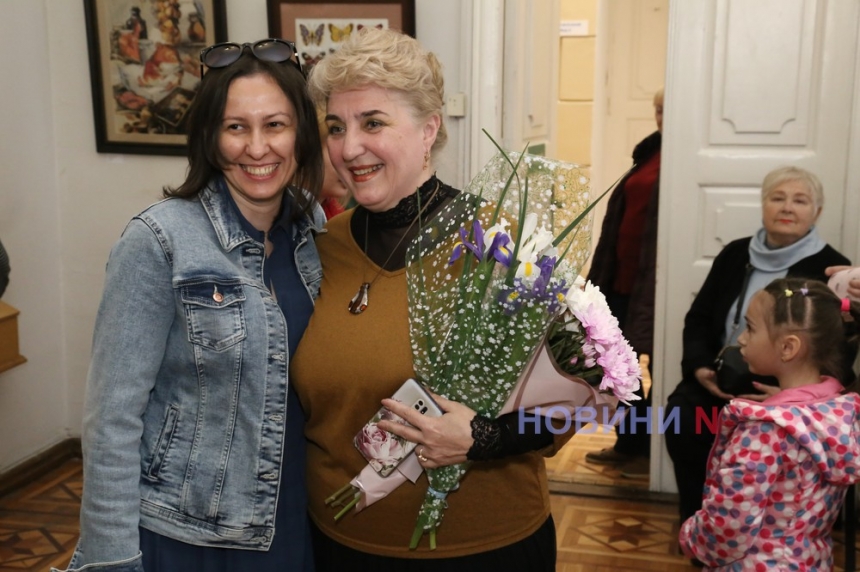 «З Україною в серці»: у Миколаївському музеї відкрилася виставка Тетяни Веремеєнко (фоторепортаж)