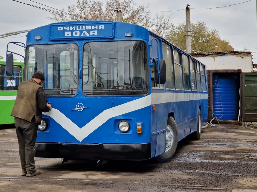 В Николаеве прекращают развозить очищенную воду с помощью трамваев и троллейбусов