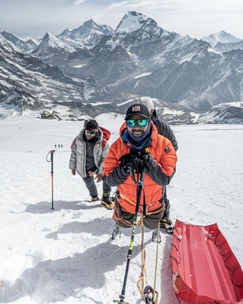 Британский ветеран покорил Эверест без обеих ног