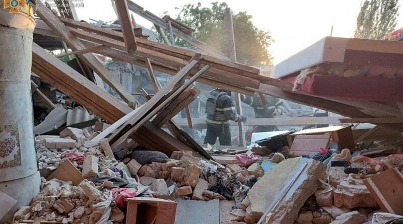 Оккупанты обстреляли Очаков: разрушены дома, автомобиль, повреждена газовая сеть