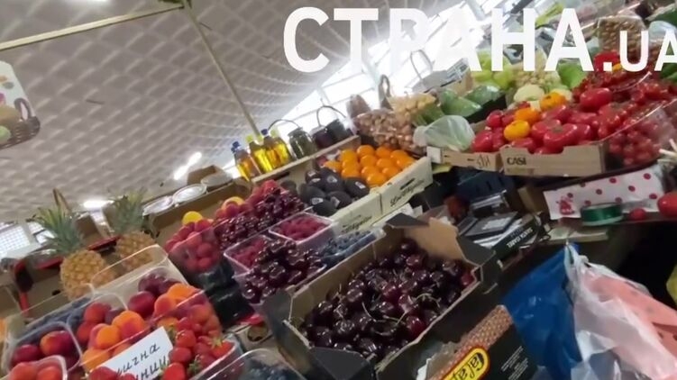 На рынках появились черешня и малина по 1500-2000 грн за килограмм