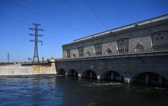 Из-за подрыва Каховской ГЭС в Днепр попало 150 тонн масла