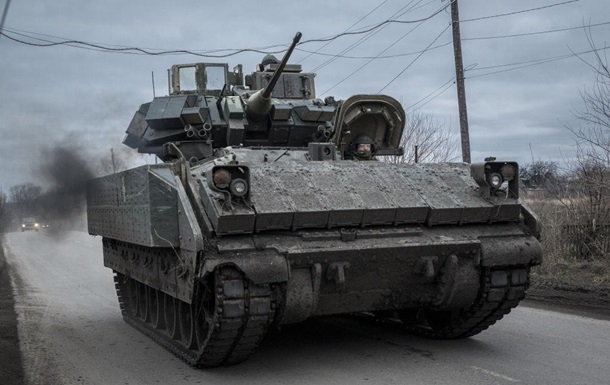 Бойцы на Bradley одолели вражеский танк Т-90М (видео)