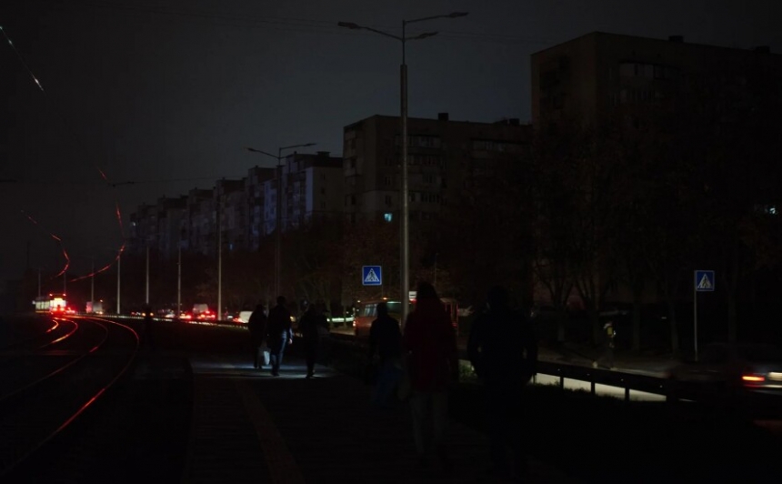 В Крыму произошел блэкаут: без электричества остались целые города (видео)