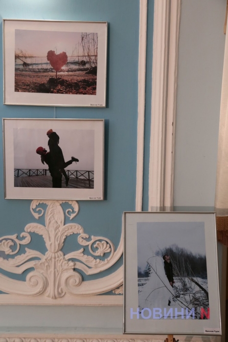 В Николаеве открылась фотовыставка, посвященная самому прекрасному чувству (фоторепортаж)