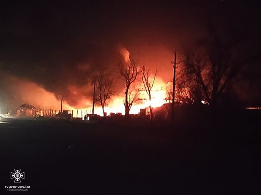 Атака на Николаевскую область: повреждены дома, магазин, ранен житель
