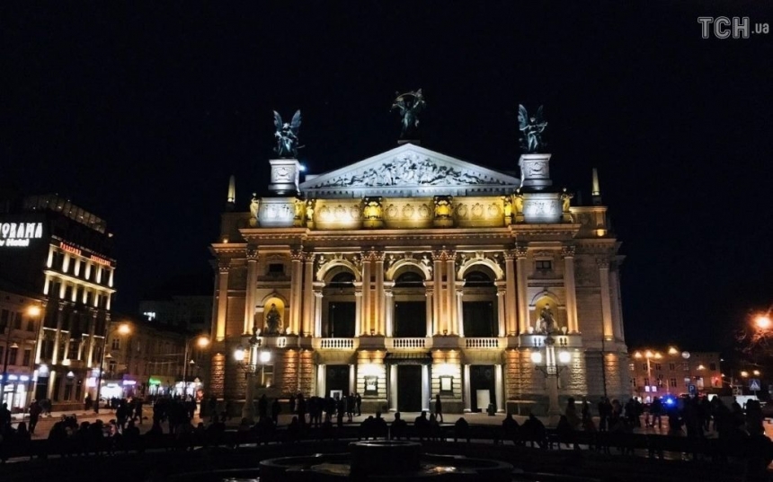 Скандал во Львовской опере: трое артистов не вернулись с зарубежных гастролей