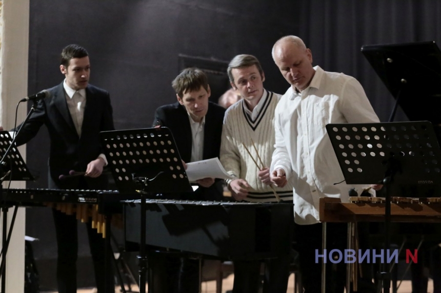 «І знову на душі тепло»: Миколаївські музиканти подарували слухачам яскравий концерт (фоторепортаж)