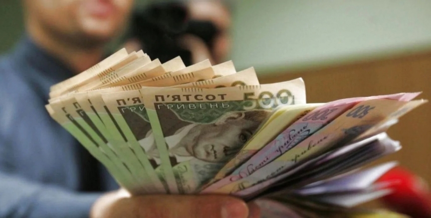 Майже на 1000 гривень більше: як зміняться мінімальна зарплата та податки з 1 квітня