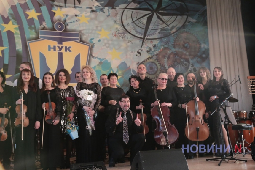 Весна на хвилі: для николаевцев выступил «Acoustic band» и эстрадно-симфонический оркестр (фоторепортаж)