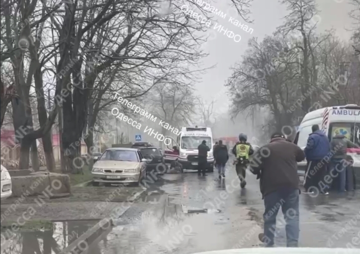 Ракетный удар по Одессе: погибли фельдшер и сотрудник ГСЧС