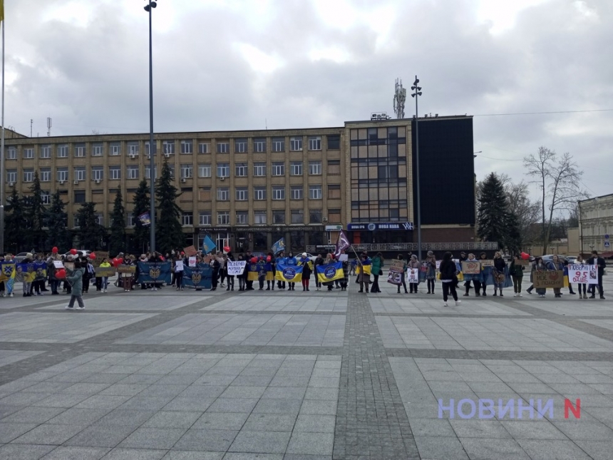 «Два Серця в полоні»: у Миколаєві провели перформанс, присвячений судбі полонених та зниклих безвісти (фото, відео)