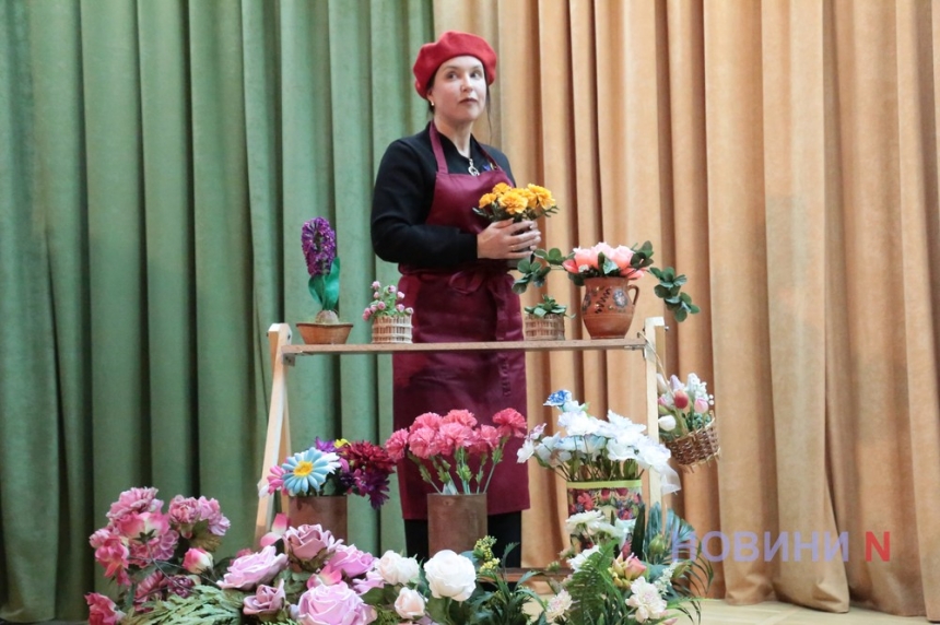 "Люби-мене-не-кинь": у Миколаєві показали моновиставу про материнське кохання, війну та людяність (фото, відео)