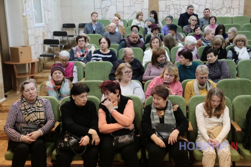 \"Люби-мене-не-кинь\": в Николаеве показали моноспектакль о материнской любви, войне и человечности (фото, видео)