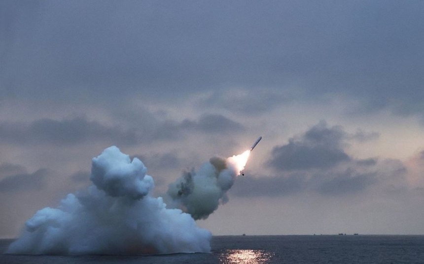 Северная Корея запустила неизвестную баллистическую ракету 