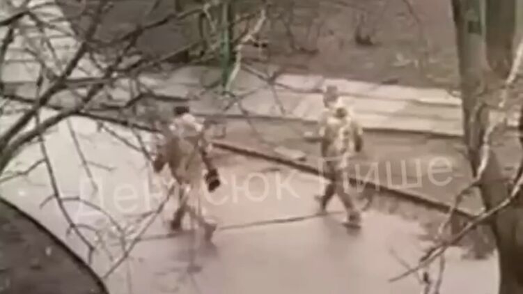 В Южноукраинске сотрудники ТЦК погнались за местным жителем, но не смогли догнать (видео)
