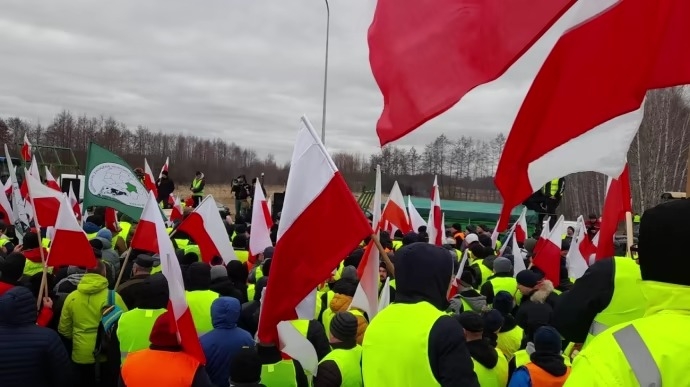 Польские фермеры прекращают блокаду границы с Россией 