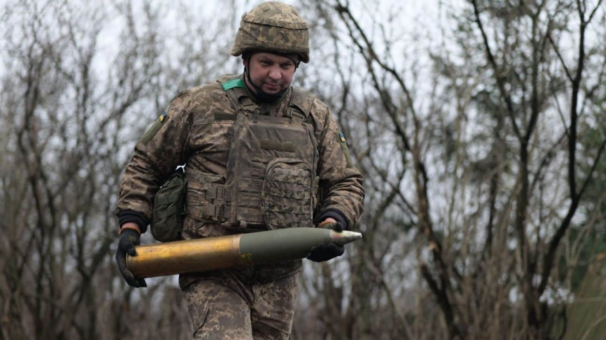 «Наступні 5-6 місяців можуть бути критичними»: ЗСУ не вистачає снарядів та людей, — The Economist