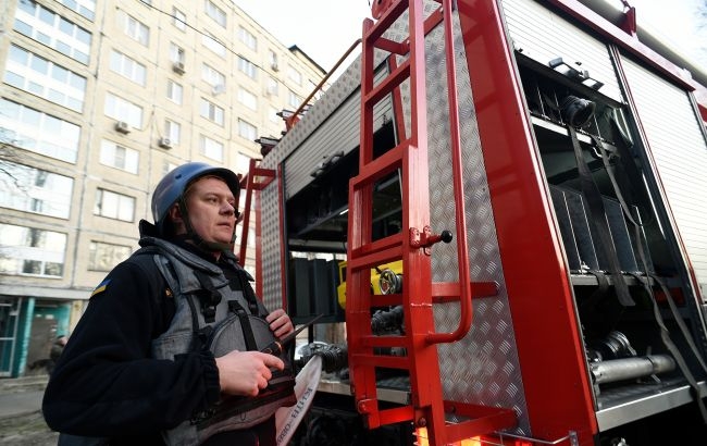 Во Львовской области РФ разрушило админздание: возник пожар, есть погибший