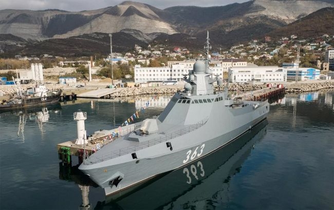 Росія встановлює баржі для захисту флоту у Чорному морі, - розвідка