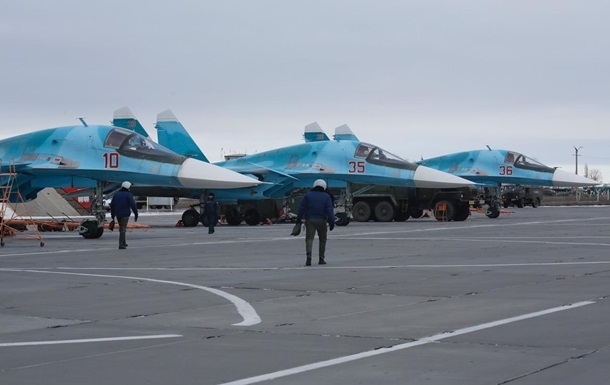 В России были взрывы в трех аэропортах: уничтожены самолеты