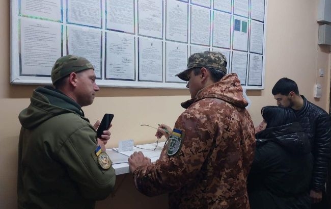 В Одесской области люди в военной форме задержали подростка - в ТЦК проводят проверку