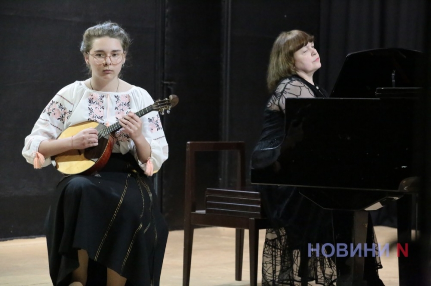 «Заради майбутнього»: у Миколаєві виступили молоді таланти (фоторепортаж)