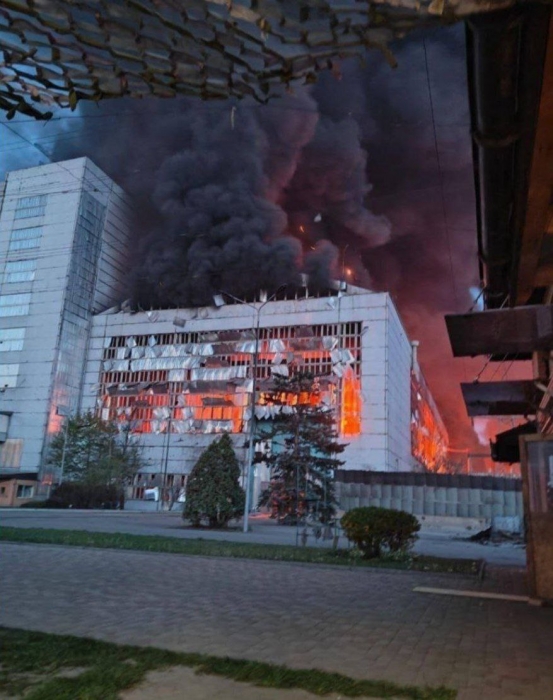 Трипільська ТЕС повністю зруйнована через удари РФ: відео пожежі