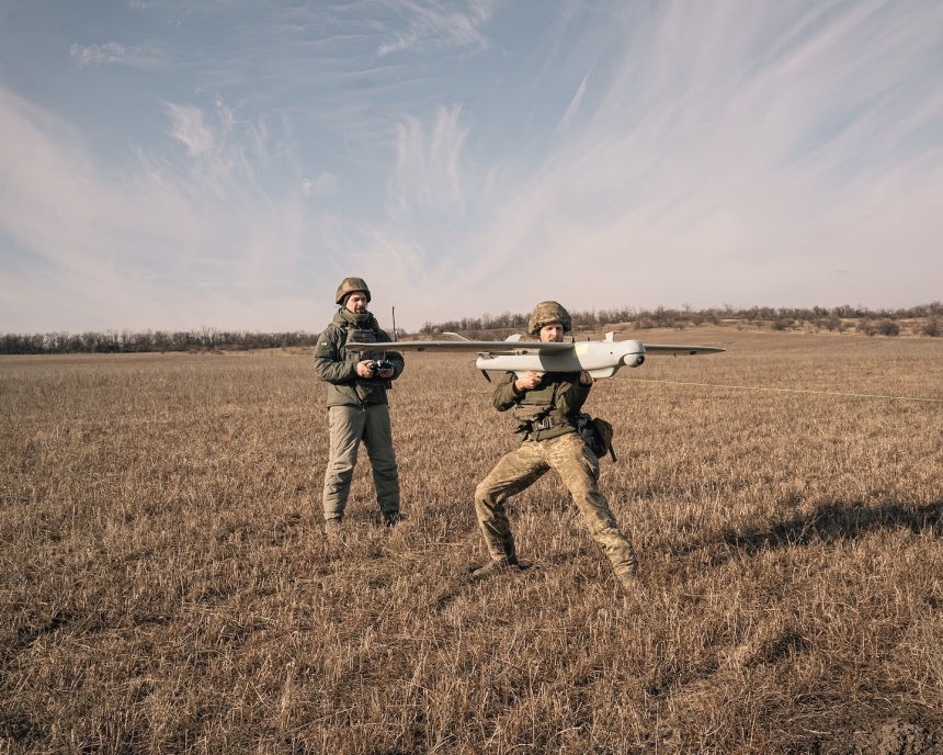 Велика кількість дронів над лінією фронту в Україні паралізувала бойові дії для обох сторін, – WP