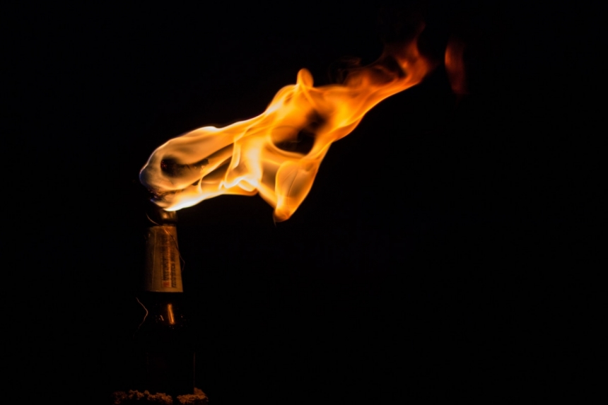 На Миколаївщині підліток підпалив пляшку з невідомою рідиною і загорівся сам