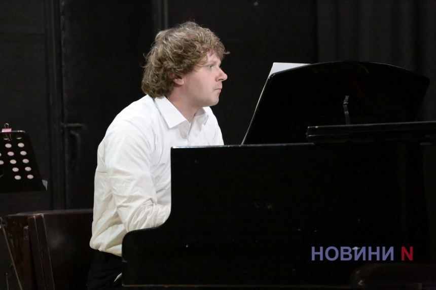 Весна та музика: у Миколаївському коледжі відбувся концерт юних музикантів (фото)
