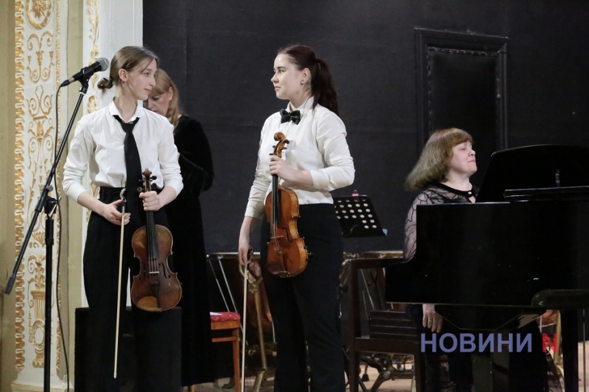 Весна та музика: у Миколаївському коледжі відбувся концерт юних музикантів (фото)
