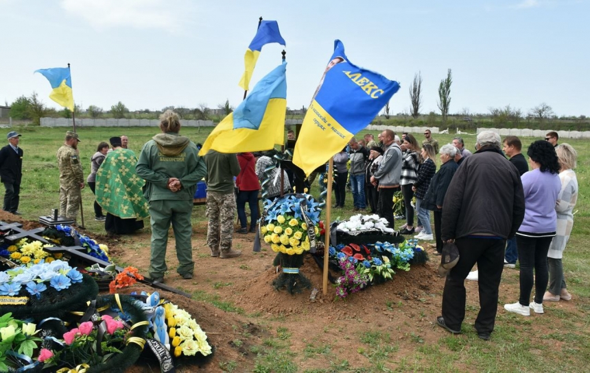 У Снігурівці попрощалися з військовим, який загинув у Донецькій області