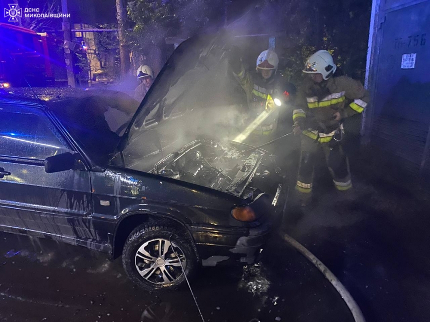 В Николаеве горел автомобиль