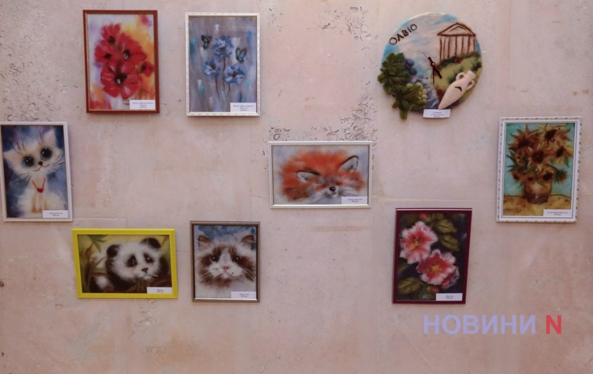«Звичайна вовна – незвичайні речі»: у Миколаєві відкрилася виставка майстрині Олени Міщенко (фоторепортаж)