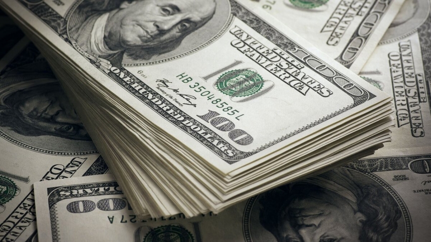 НБУ поднял курс доллара в первый день мая