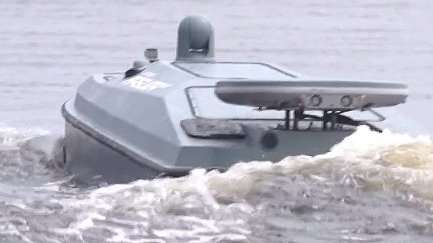 Дрон ГУР поразил скоростной катер россиян в Крыму (видео)