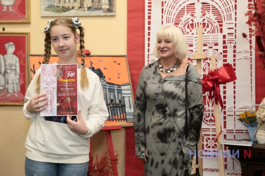 Полвека творческого полета: Детская художественная школа отметила юбилей яркой выставкой (фоторепортаж)